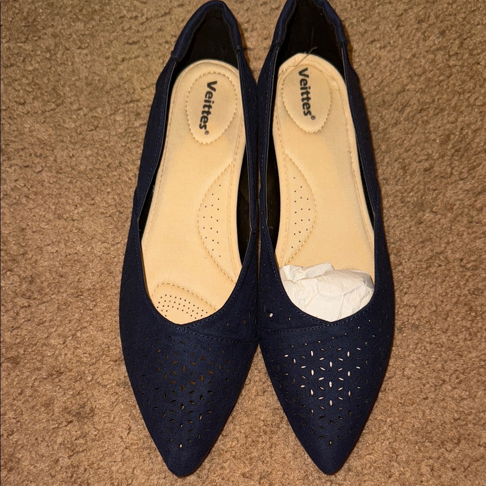 Navy Veittes Pointed-Toe Laser-Cut Ballet Flats - New Size 8